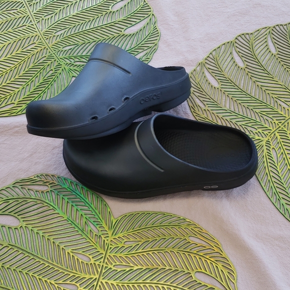 oofos clogs